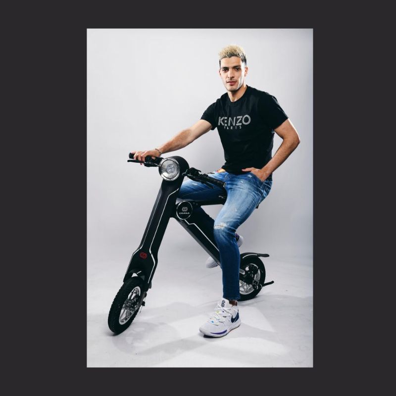 Cruzaa Carbon Black E Scooter