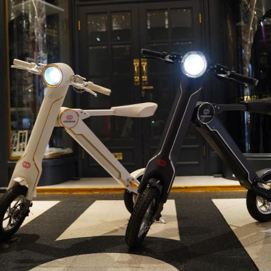 Cruzaa E-Scooter PRO Racing White – with Built-in Speakers & Bluetooth